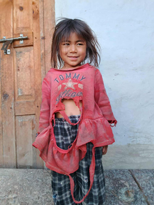 julegaven-i-ar-sendes-til-nepal bildeserie. Bilde 1