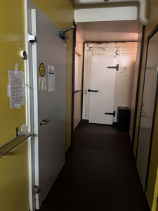 yxnerum-hotell-installerte-temperaturalarm bildeserie. Bilde 1